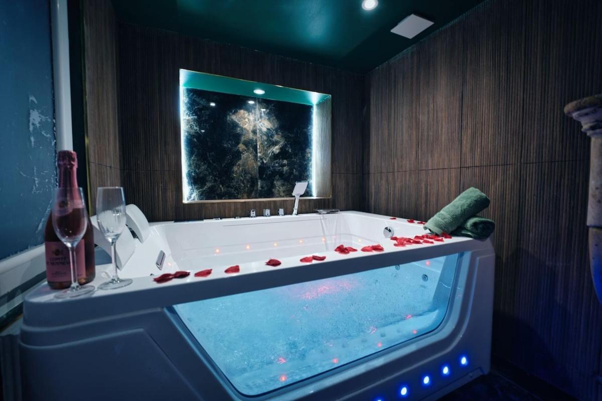 Le Petit Sensual Bali Option 300m Place Stanislas Apartment *